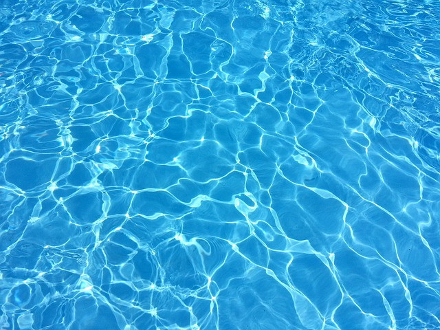 kalte getränke im sommer im freibad